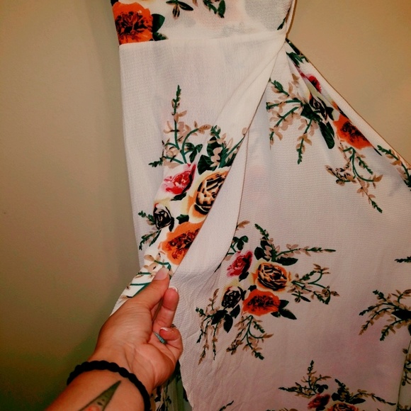 Wrap Around Floral Dress - Picture 2 of 4